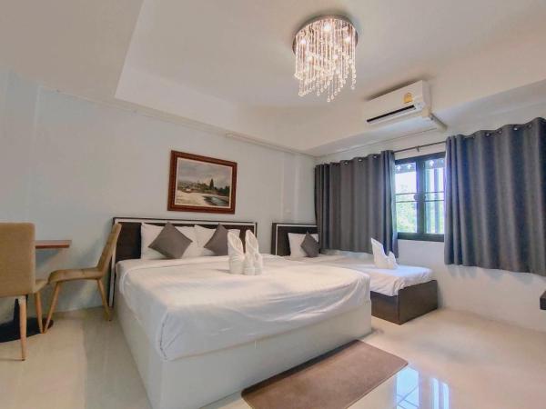 Bann Tawan Hostel & Spa : photo 1 de la chambre chambre triple deluxe