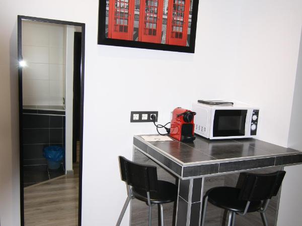 Hostal MH Fuencarral : photo 3 de la chambre chambre double avec lit d'appoint (3 adultes)