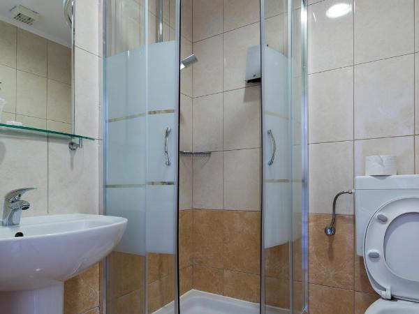 Hotel Perla : photo 8 de la chambre chambre triple avec balcon