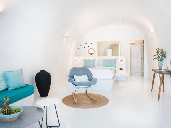 Maregio Suites : photo 7 de la chambre suite deluxe avec petite piscine extérieure chauffée avec jets