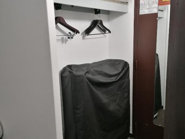 Enzo Hotels Vierzon by Kyriad Direct : photo 3 de la chambre chambre familiale