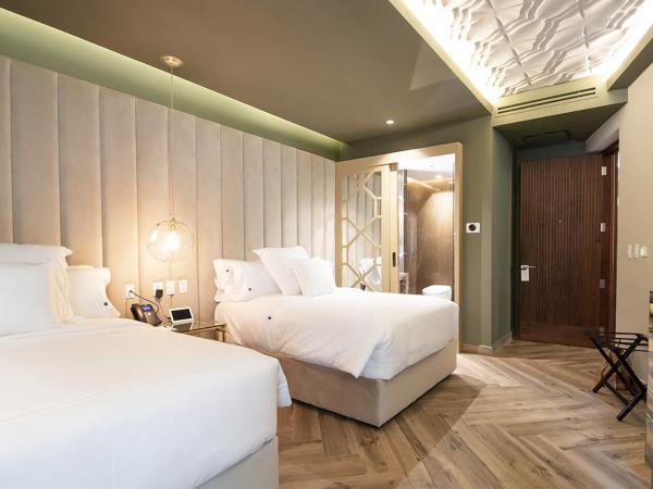 L Hotel Perla Boutique : photo 3 de la chambre chambre lits jumeaux avec balcon