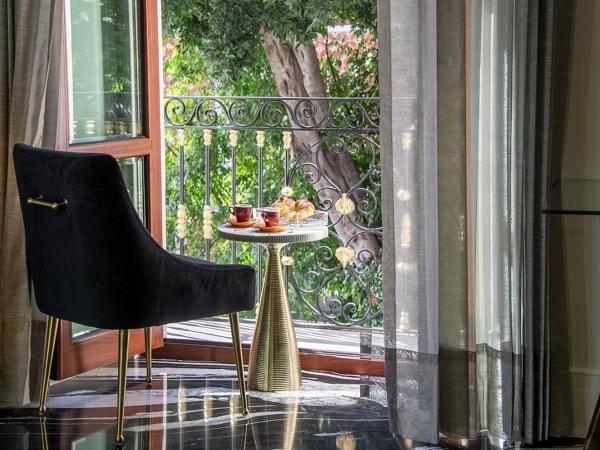 L Hotel Perla Boutique : photo 2 de la chambre chambre lit king-size avec balcon