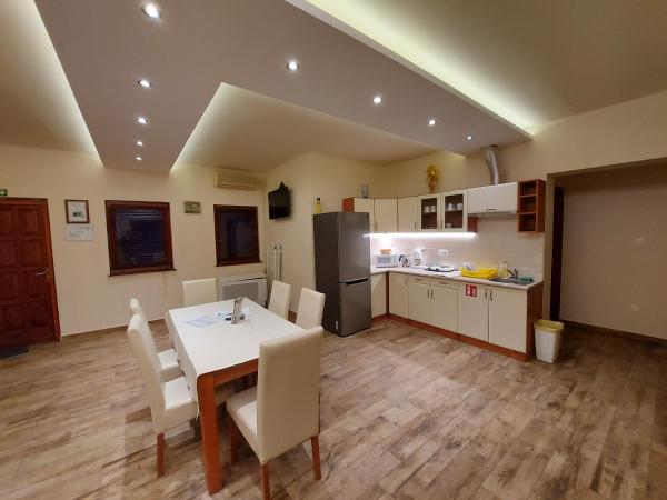 Nyárfás Vendégház : photo 2 de la chambre appartement 4 chambres deluxe