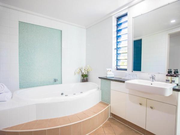 Port Douglas Peninsula Boutique Hotel - Adults Only Haven : photo 5 de la chambre superior suite with sea view - free wifi & parking