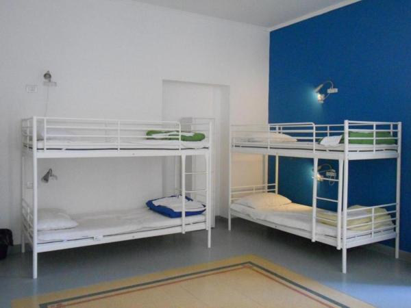 La Controra Hostel Naples : photo 2 de la chambre lit dans dortoir mixte de 6 lits