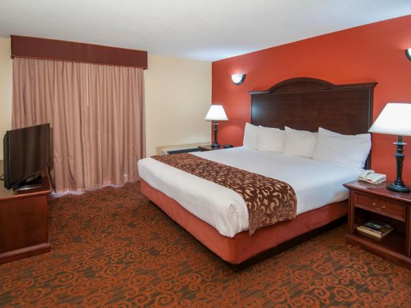 Governors Suites Hotel Oklahoma City Airport Area : photo 2 de la chambre suite lit king-size