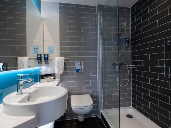 Holiday Inn Express Edinburgh City West, an IHG Hotel : photo 4 de la chambre chambre double avec douche