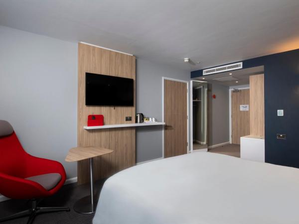 Holiday Inn Express Edinburgh City West, an IHG Hotel : photo 4 de la chambre chambre double - accessible aux personnes à mobilité réduite 