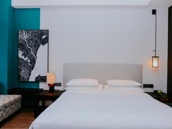 Hyatt Centric Lakeside Ningbo : photo 4 de la chambre chambre lit king-size - vue sur lac