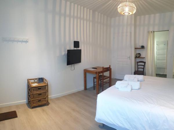 Chambres privées hyper-centre Epernay lit 160x200cm : photo 5 de la chambre chambre deluxe (2 adultes + 1 enfant)