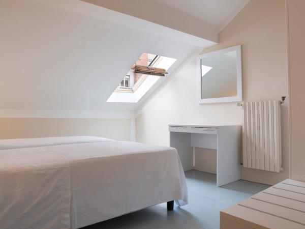 Hotel Tourist : photo 2 de la chambre chambre familiale