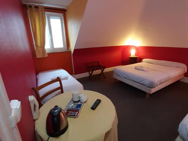 Hotel du Cygne : photo 3 de la chambre chambre familiale (6 adultes + 1 enfant)