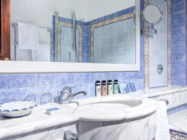 Grand Hotel de la Ville : photo 5 de la chambre chambre double ou lits jumeaux comfort avec vue partielle sur la mer