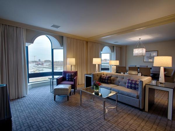 The Royal Sonesta Harbor Court Baltimore : photo 8 de la chambre suite d'angle premium avec 1 chambre lit king-size - vue sur port
