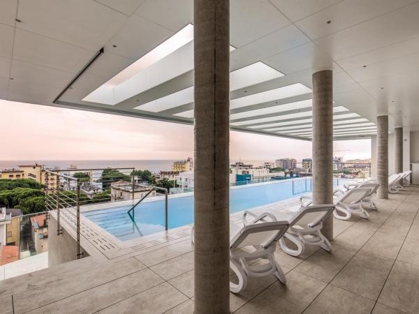 Sunrise Palace : photo 5 de la chambre suite avec balcon et baignoire spa