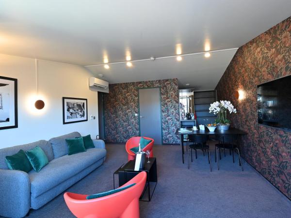 Dali Htel Perpignan - Restaurant : photo 8 de la chambre suite avec terrasse - hyacinthe rigaud