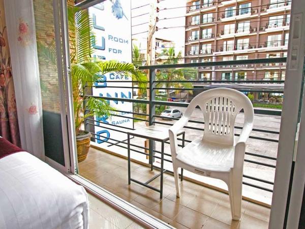 Bluebird Inn Pattaya : photo 8 de la chambre chambre double avec balcon
