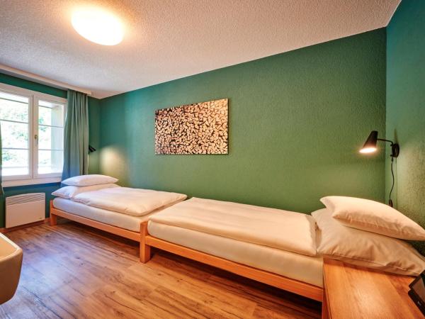 5th Floor Basic Rooms - shared bathrooms : photo 3 de la chambre (5e Étage) chambre lits jumeaux avec salle de bains commune