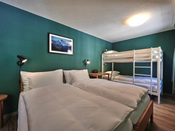 5th Floor Basic Rooms - shared bathrooms : photo 3 de la chambre (5e Étage) chambre quadruple avec salle de bains commune