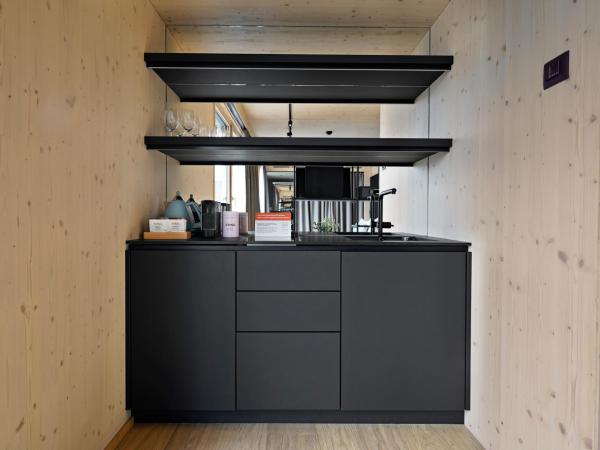 numa l Wood Rooms & Apartments : photo 4 de la chambre large studio with kitchenette and terrace