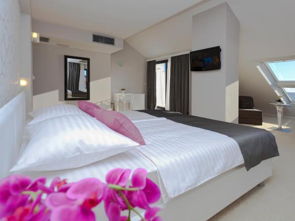 Boutique Hotel Life : photo 5 de la chambre suite de luxe avec balcon - vue sur mer