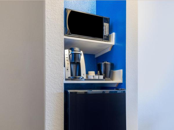 Holiday Inn Express & Suites Dallas East - Fair Park, an IHG Hotel : photo 3 de la chambre suite - accessibles aux personnes malentendantes