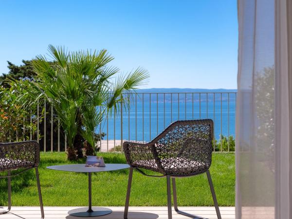 Radisson Blu Resort & Spa : photo 8 de la chambre chambre premium avec balcon et vue mer