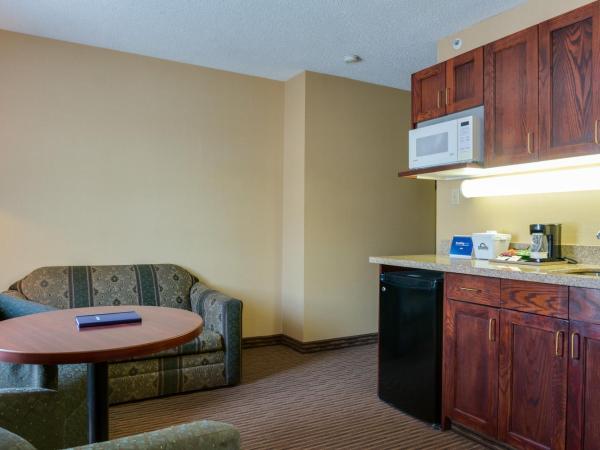 Days Inn by Wyndham Calgary South : photo 3 de la chambre chambre deluxe avec 2 lits queen-size - non-fumeurs