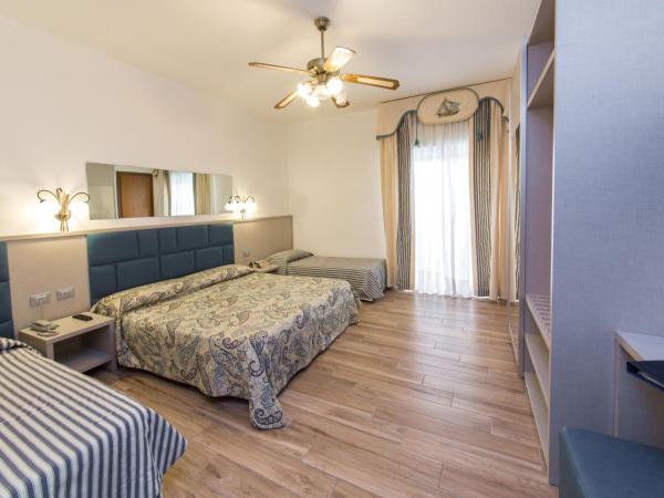 Hotel Nettuno : photo 4 de la chambre chambre quadruple