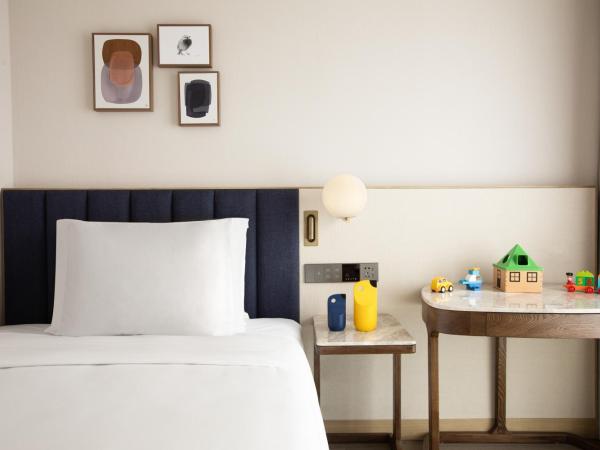 voco Nanjing Oriental Pearl : photo 3 de la chambre 1 king and 1 single premium kids theme