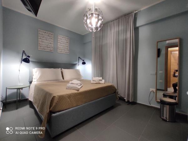 bbnapl'est : photo 2 de la chambre chambre double avec salle de bains privative