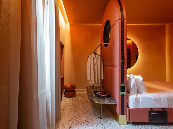 Enterprise Hotel Design & Boutique : photo 3 de la chambre suite lit queen-size avec baignoire spa