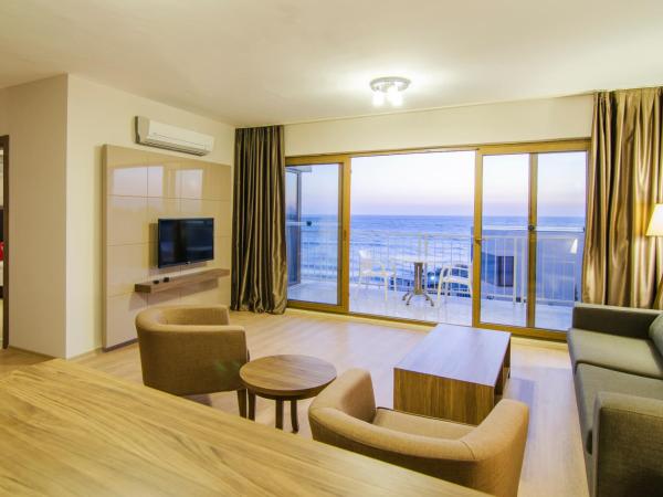 Ladies Beach Suite Hotel : photo 1 de la chambre suite - vue sur mer