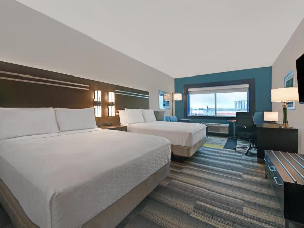 Holiday Inn Express & Suites Memorial - CityCentre, an IHG Hotel : photo 1 de la chambre suite avec 2 lits queen-size