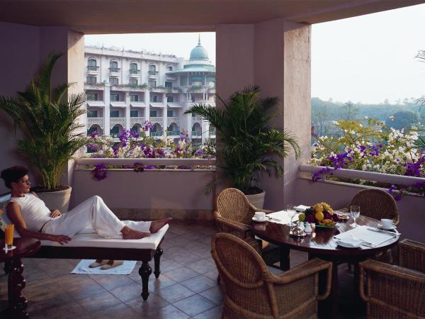 The Leela Palace Bengaluru : photo 2 de la chambre suite tourelle - avec transferts aller-retour, connexion wi-fi gratuite et accès au salon club