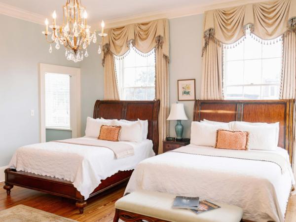 The Gastonian, Historic Inns of Savannah Collection : photo 1 de la chambre mary telfair room - 2 queen beds