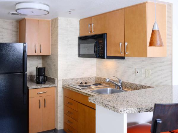 Sonesta ES Suites Dallas Medical Market Center : photo 3 de la chambre suite 1 chambre lit king-size