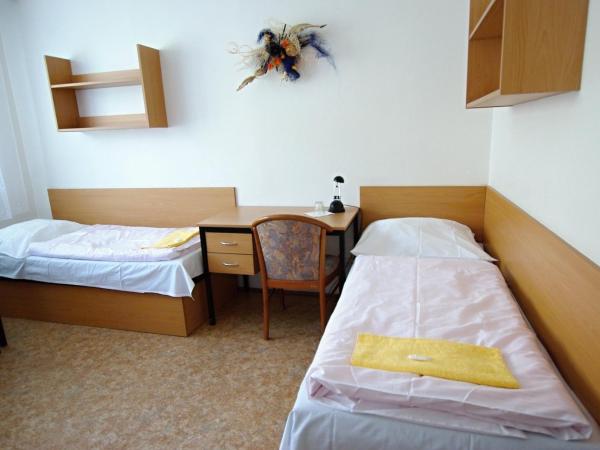 Koleje J.A.Komenského : photo 4 de la chambre chambre triple avec salle de bains privative