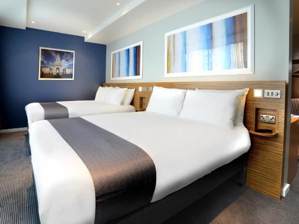 Travelodge PLUS Dublin City Centre : photo 1 de la chambre chambre quadruple supérieure