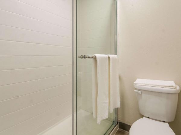 Quality Inn & Suites Dallas-Cityplace : photo 1 de la chambre chambre lit king-size standard - non-fumeurs