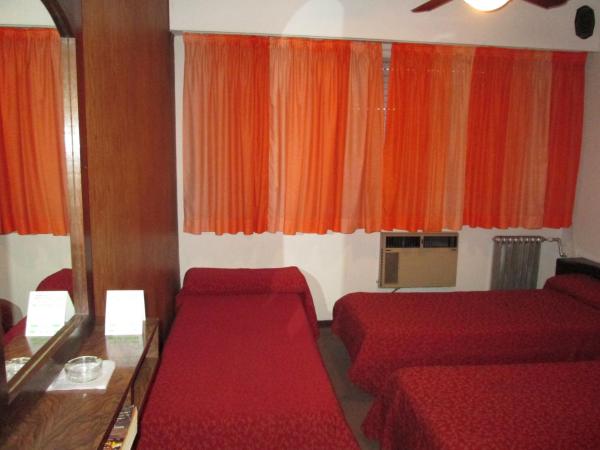 Hotel Nahuel : photo 3 de la chambre chambre quadruple