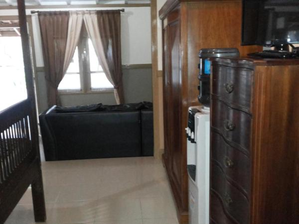 Ndalem Suratin Guesthouse : photo 9 de la chambre suite