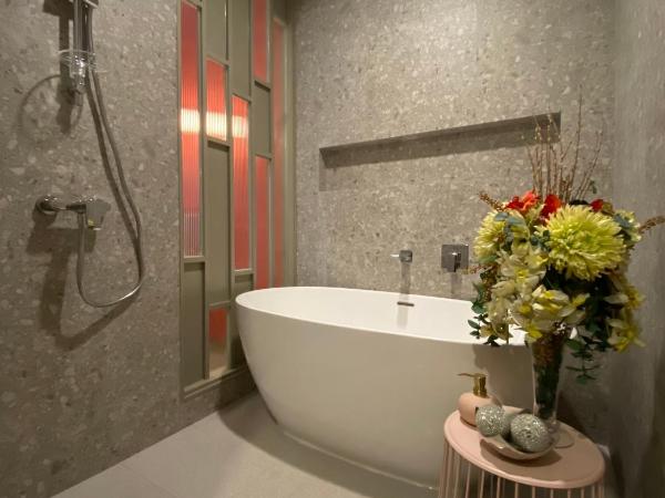 Miami Hotel Bangkok - SHA Plus : photo 7 de la chambre chambre premier avec baignoire