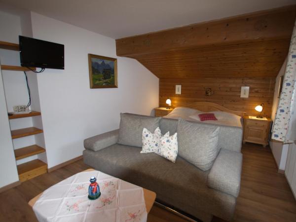 Frühstückspension & Appartements Eugenie : photo 4 de la chambre chambre double avec balcon