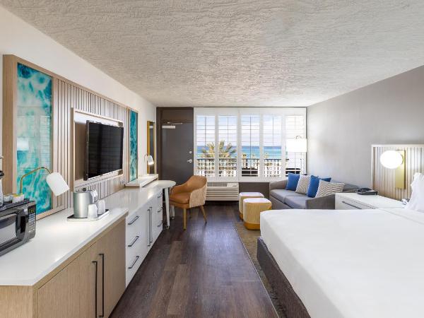 Holiday Inn Resort Panama City Beach - Beachfront, an IHG Hotel : photo 2 de la chambre standard king room with sofa bed - oceanfront