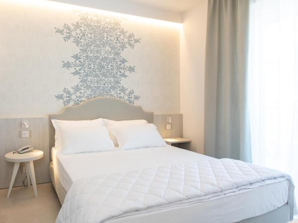 Hotel Mirafiori : photo 1 de la chambre chambre double supérieure avec vue partielle sur la mer