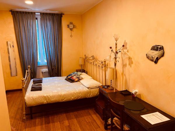 Casa Friends Lingotto Ospedali Metro Spezia : photo 4 de la chambre chambre double avec salle de bains privative