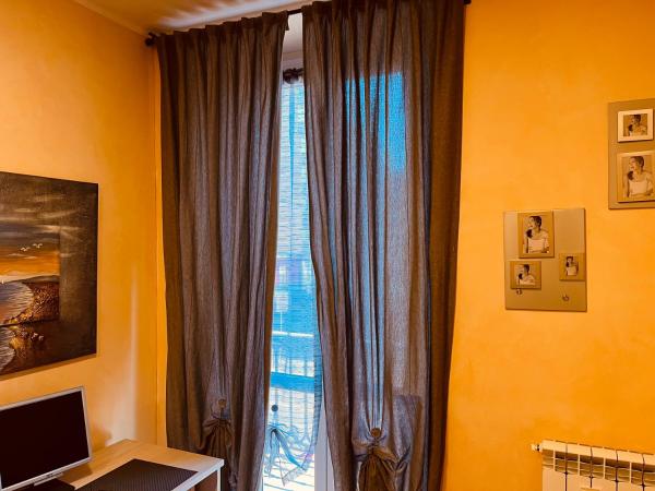 Casa Friends Lingotto Ospedali Metro Spezia : photo 10 de la chambre chambre lits jumeaux avec salle de bains privative