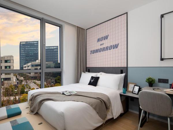 lyf by Ascott Hongqiao Shanghai NECC : photo 4 de la chambre hébergement deux chambres